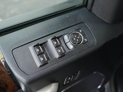 Used 2020 Ford F150 Lariat RWD image 19