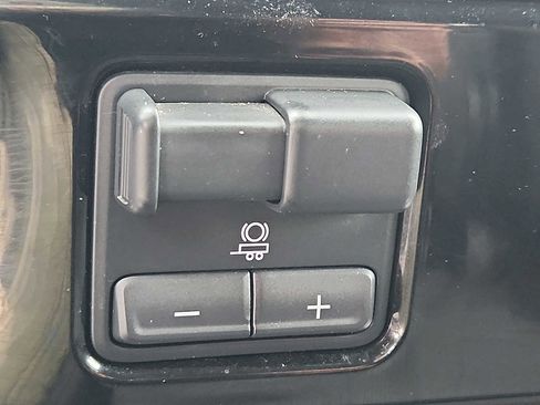 Used 2024 Chevrolet Silverado 2500 LT image 23