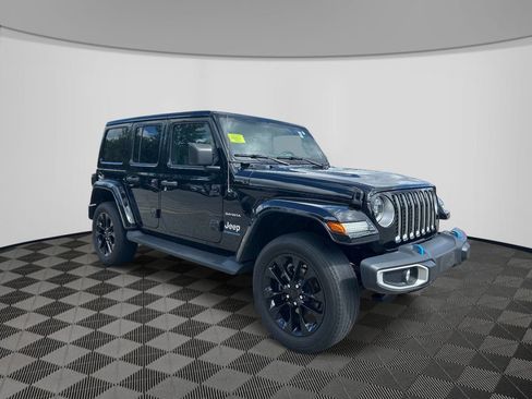 Used 2023 Jeep Wrangler Unlimited Sahara w/ Cold Weather Group AWD/4WD image 8