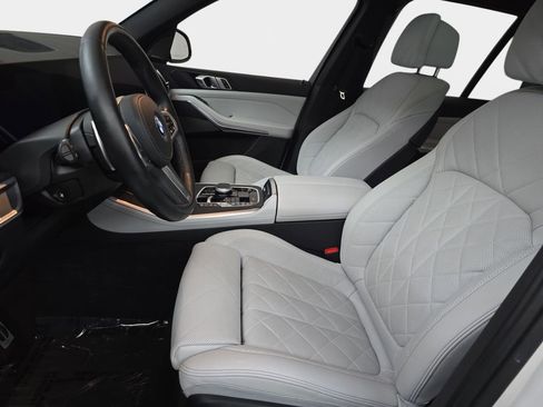 Used 2024 BMW X5 xDrive50e w/ M Sport Package AWD/4WD image 18