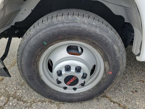 New 2025 GMC Savana 3500 Extended w/ Power Convenience Package image 11