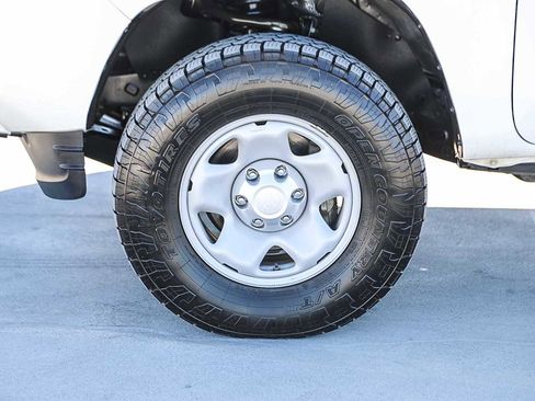 Certified 2018 Toyota Tacoma SR image 10