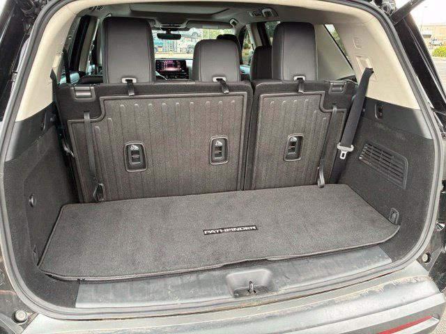 Certified 2026 Nissan Pathfinder Platinum FWD image 18