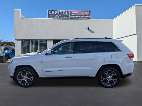 Used 2018 Jeep Grand Cherokee Limited image 6