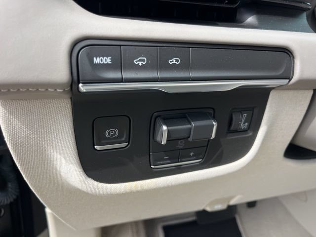 Used 2023 Cadillac Escalade ESV Premium Luxury Platinum RWD image 19
