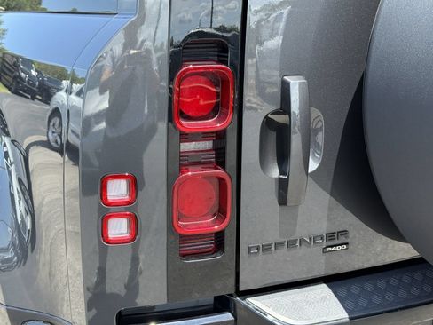 Used 2023 Land Rover Defender 90 X-Dynamic SE AWD/4WD image 13