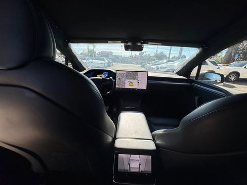 Used 2022 Tesla Model X Plaid image 13