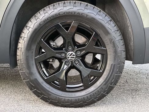 Used 2025 Volkswagen Atlas Peak Edition SE AWD/4WD image 17