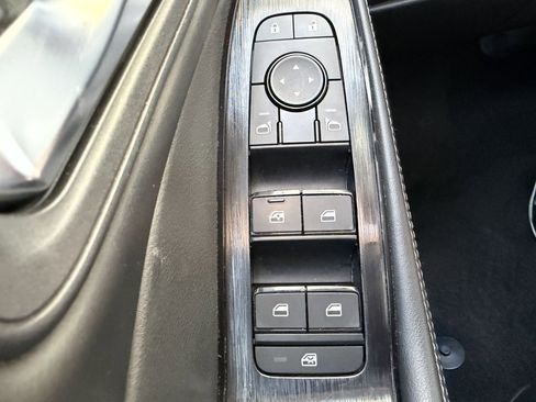 Used 2023 Nissan Rogue SV w/ SV Premium B Package image 27