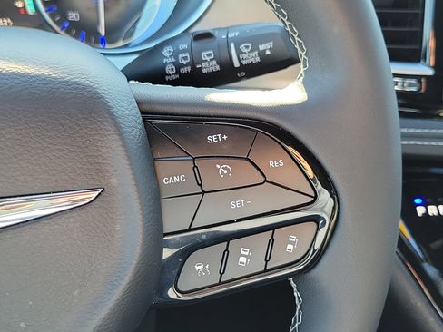 Used 2024 Chrysler Pacifica Limited w/ S Appearance Package image 14