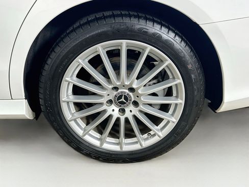 Used 2023 Mercedes-Benz E 350 4MATIC Sedan image 11