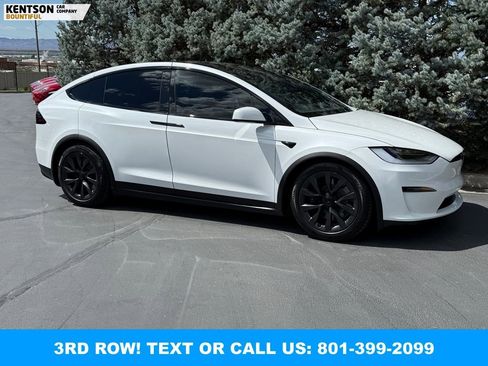 Used 2023 Tesla Model X Plaid image 11