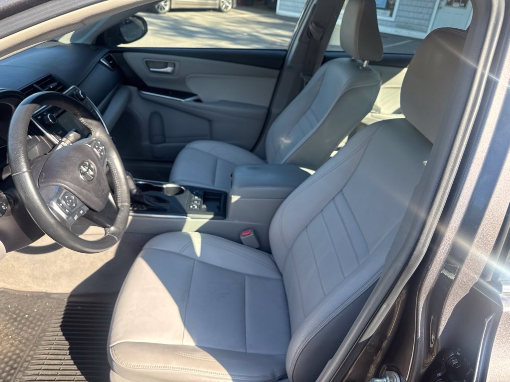 Used 2015 Toyota Camry XLE w/ Moonroof Package FWD image 26