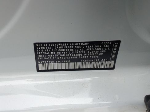 Used 2025 Volkswagen Golf SE FWD image 34