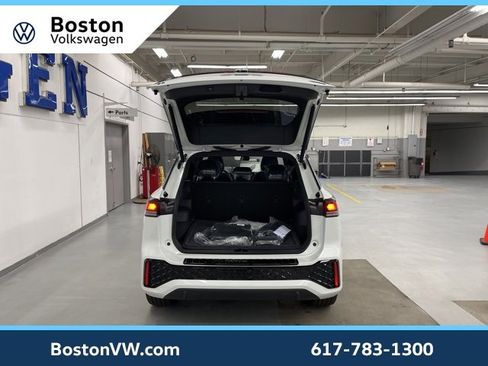 New 2026 Volkswagen Tiguan SE R-Line image 11