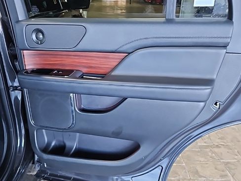 Used 2023 Lincoln Navigator Reserve image 16