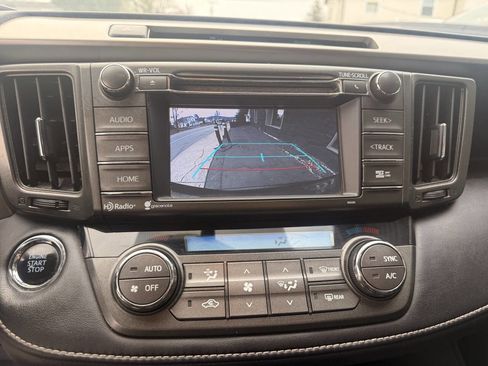 Used 2015 Toyota RAV4 Limited image 19