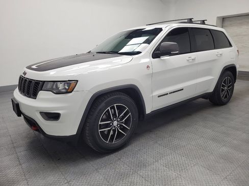 Used 2017 Jeep Grand Cherokee Trailhawk image 2