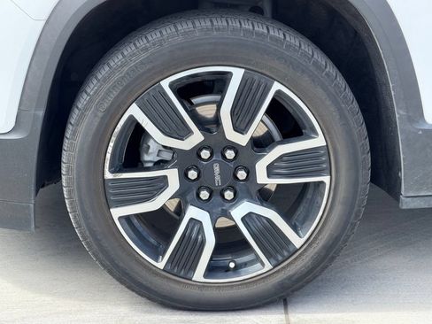 Used 2021 GMC Acadia SLE w/ Driver Convenience Package FWD image 7