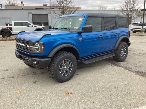 New 2025 Ford Bronco Badlands image 3