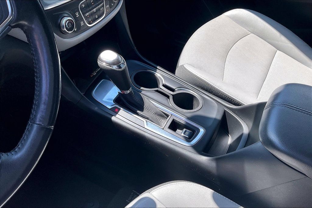 Used 2020 Chevrolet Equinox Premier FWD image 18