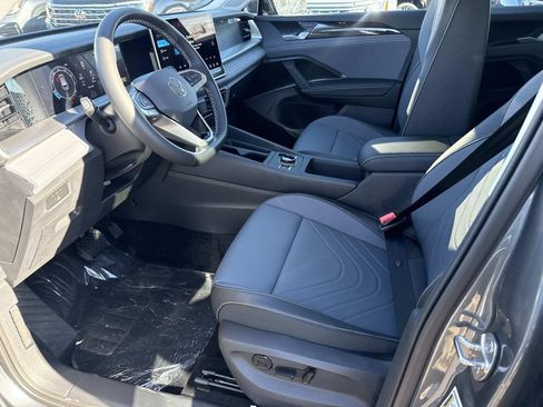 New 2026 Volkswagen Tiguan SE image 8