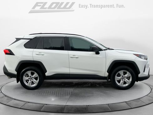 Used 2021 Toyota RAV4 LE image 9
