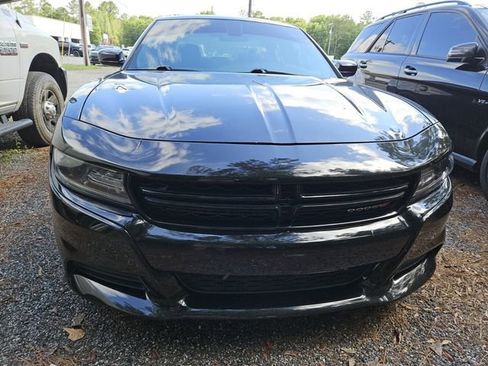 Used 2019 Dodge Charger SXT w/ Blacktop Package RWD image 3