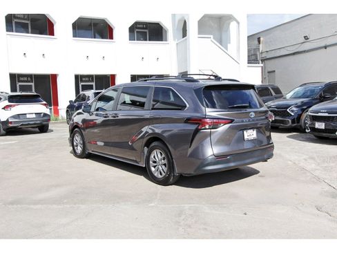 Used 2022 Toyota Sienna LE FWD image 5