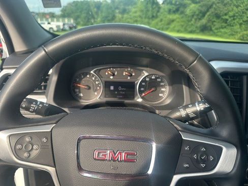 Used 2023 GMC Acadia SLT w/ Elevation Edition image 3