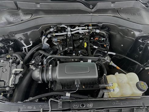 Used 2022 Ford Explorer XLT image 31