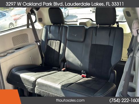 Used 2018 Dodge Grand Caravan SXT FWD image 18
