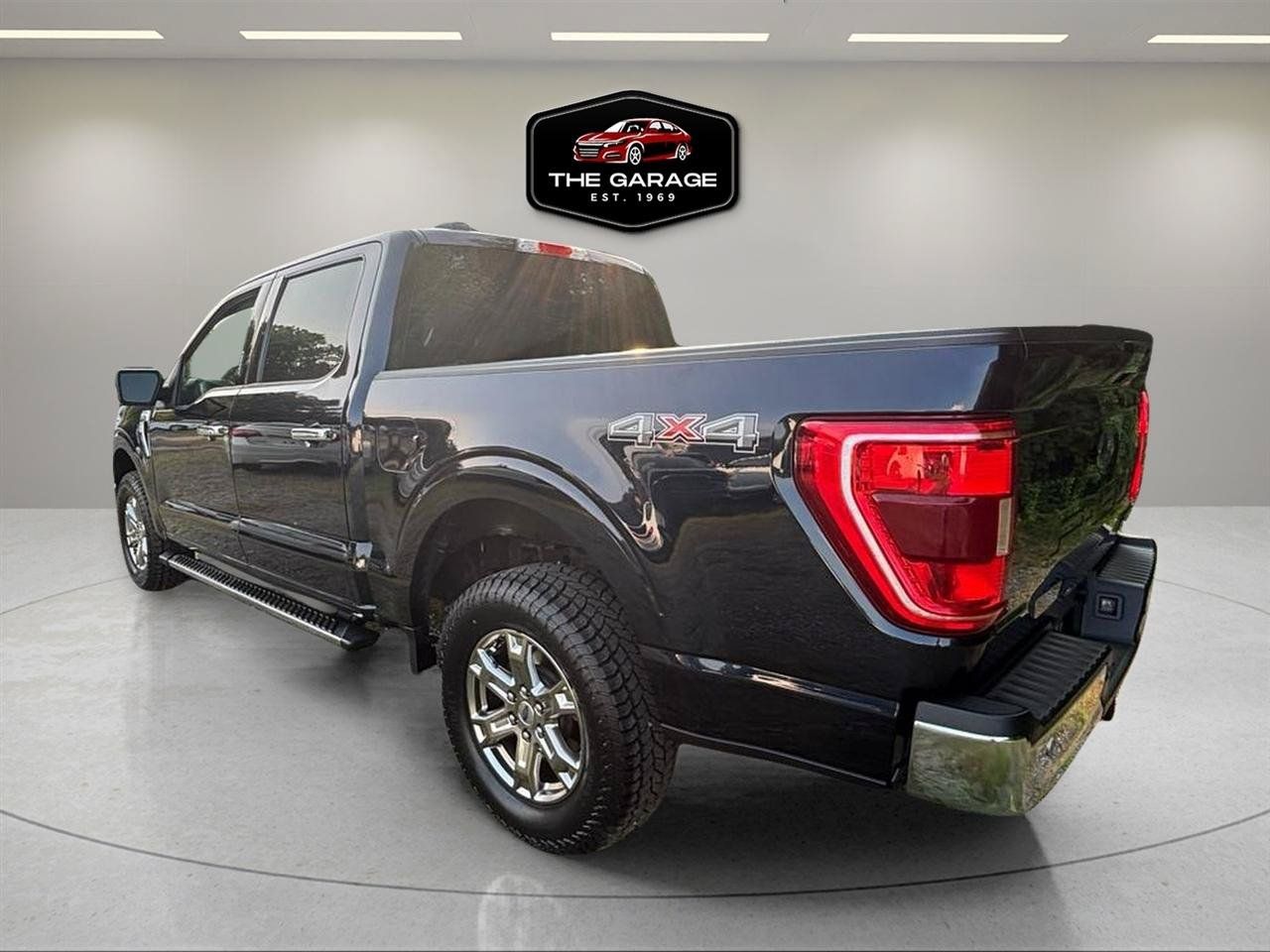 Used 2021 Ford F150 XLT w/ Equipment Group 302A High AWD/4WD image 3