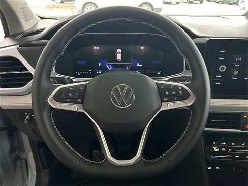 New 2026 Volkswagen Taos SE image 15