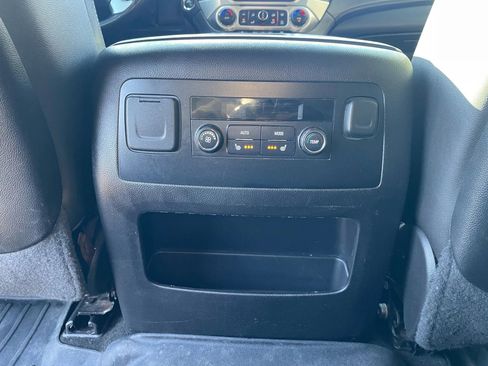 Used 2015 GMC Yukon SLT w/ HD Trailering Package image 38