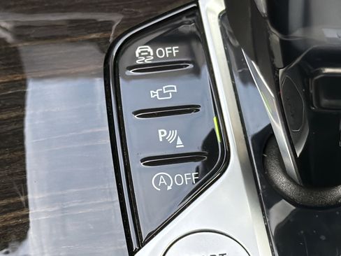 Used 2020 BMW X7 xDrive40i w/ Premium Package AWD/4WD image 9