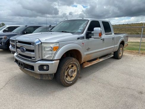 Used 2014 Ford F250 Lariat w/ Lariat Interior Package AWD/4WD image 2