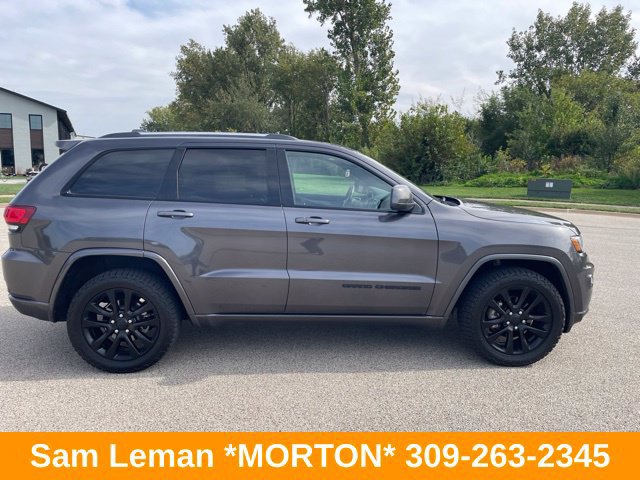 Used 2018 Jeep Grand Cherokee Laredo AWD/4WD image 2