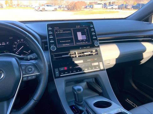 Used 2020 Toyota Avalon XLE image 6