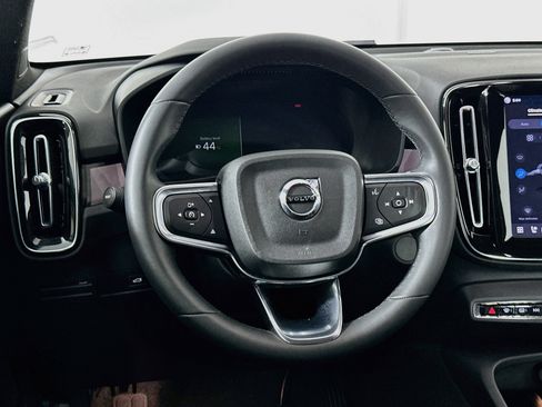 Used 2023 Volvo XC40 Recharge Ultimate w/ Protection Package Premier AWD/4WD image 18