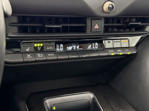 Used 2025 Toyota Crown Platinum AWD/4WD image 19