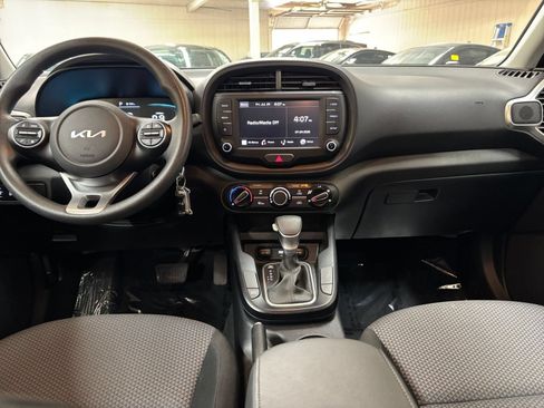 Used 2025 Kia Soul LX w/ LX Technology Package FWD image 31