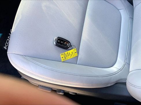 Used 2022 Hyundai Kona Limited w/ Cargo Package FWD image 15