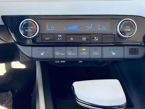 New 2025 Hyundai Elantra Limited image 16