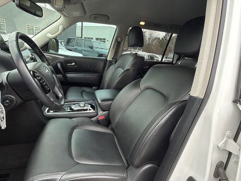 Used 2022 Nissan Armada SV w/ SV Appearance Package image 17
