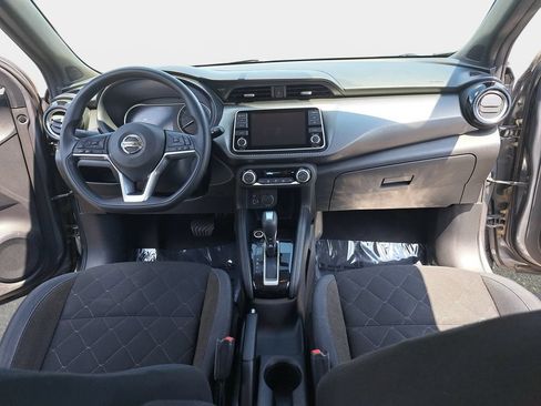 Used 2019 Nissan Kicks SV FWD image 10