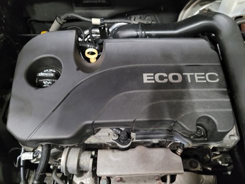 Used 2018 Chevrolet Equinox LS FWD image 30