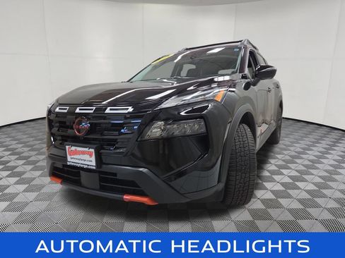 Used 2025 Nissan Rogue SV AWD/4WD image 7