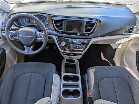 Used 2018 Chrysler Pacifica LX w/ Tire & Wheel Group FWD image 16