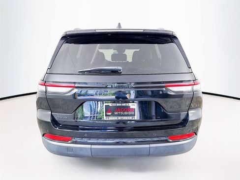 Used 2023 Jeep Grand Cherokee Altitude AWD/4WD image 30
